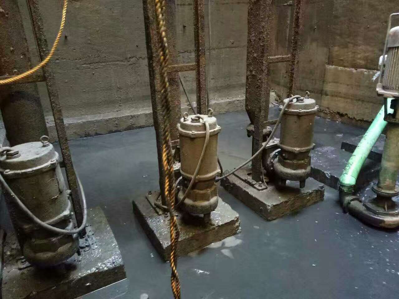 普格污水池清理